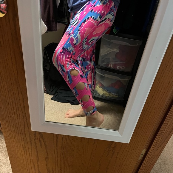 Small Lilly Pulitzer Athletic Leggings - Picture 4 of 4